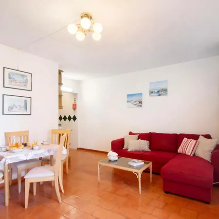Apartarment Azur 公寓